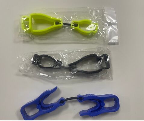 Plastik Eldiven Klipsleri Özel Logo Baskılı Dayanıklı İş Eldiveni Tutucu Polietilen Malzeme Çoklu Renk ve Boyut Seçenekleri